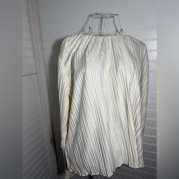 LOFT Cream Pleated Blouse - Picture 5 of 8